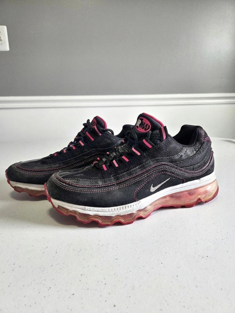 Nike Air Max Girls US 6Y Black & Pink Low Top Lace-Up Cushioned Sneakers